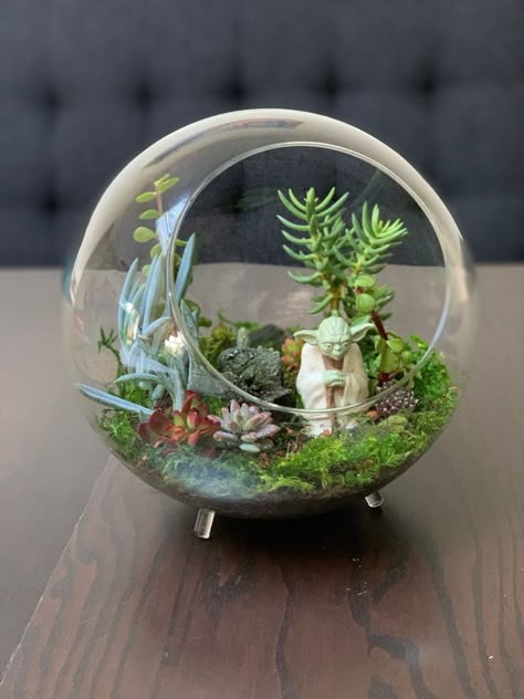 Star Wars Bathroom, Star Wars Wedding Theme, Nerd Wedding, Terrarium Centerpiece, Terrarium Wedding, Star Wars Crafts, Star Wars Room, Star Wars Decor, Star Wars Diy