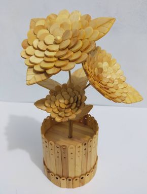 How to make flowers from popsicle sticks, ice cream sticks Wood Stick Art Craft Ideas, Ice Cream Sticks Art, Stick Art Diy, Stick Ice Cream Craft, Ice Cream Stick Craft Decoration, Ice Sticks Craft Ideas, Craft With Ice Cream Sticks, Ice Stick Craft, Crafts Using Popsicle Sticks