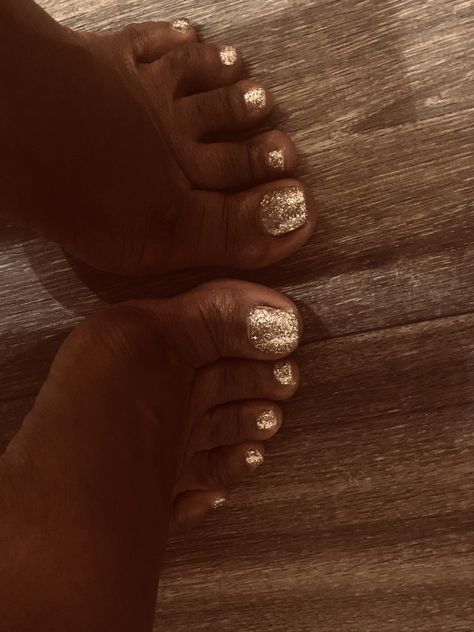 I Love My Feet Gold Sparkle Pedicure, Gold Toes Polish, White And Gold Pedicure Toenails, Gold Toes Ideas, Red And Gold Toe Nails, Bride Toenails, Gold Toe Nails Ideas, Black Toenails With Design, Feet Nail Ideas