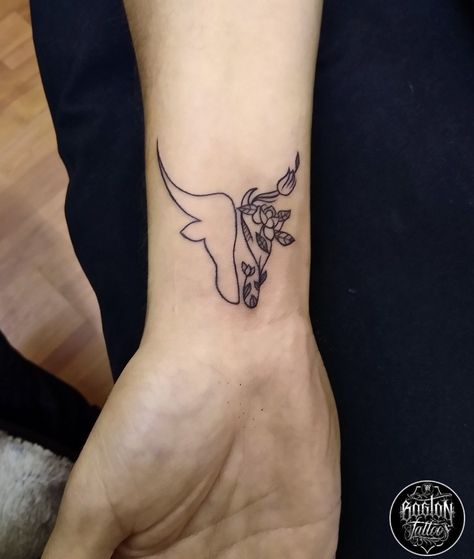 Western Matching Tattoos For Best Friends, Matching Cowgirl Tattoos, Matching Western Best Friend Tattoos, Small Western Tattoos For Women, Bull Tattoo Feminine, Tattoos Simplistic, Tattoos Elegant, Tattoos Western, Small Dainty Tattoos