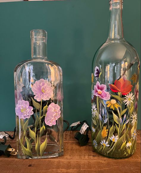 Flowers On Glass Painted, Bottle Paint, Glass Crafts Diy, Painting Glass Jars, Wood Art Diy, Painting Flowers Tutorial, Hand Painted Wine Bottles, Wine Bottle Design, Painted Pots Diy