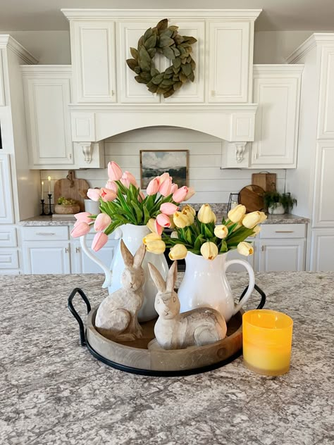 Spring Home Decor Ideas, Easter Kitchen Decor, Tulip Decor, Kitchen Island Decor, Home Decor Ideas Living Room, Island Decor, Spring Summer Decor, Easter Centerpieces, Ideas Living Room