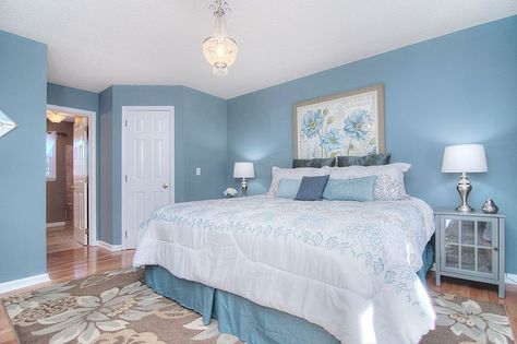 Beautiful blue and white bedroom with light wood flooring and light brown flower area rug Light Blue And White Bedroom, Pale Blue Bedrooms, Bedroom Ideas Blue, Blue White Bedroom, Light Blue Bedroom, Blue Bedroom Ideas, Blue Bedroom Design, White Bedroom Design, Light Blue Walls