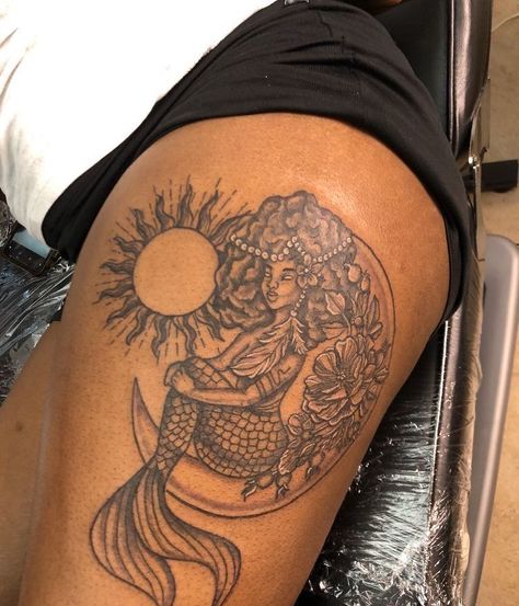 Mermaid Tattoo Black Woman, Yemaya Tattoo, Black Mermaid Tattoo, Afrocentric Tattoos For Women, Pisces Mermaid, Tattoos Feminine, Tattoos Inspos, Tattoos Quote, Tattoos Fine Line