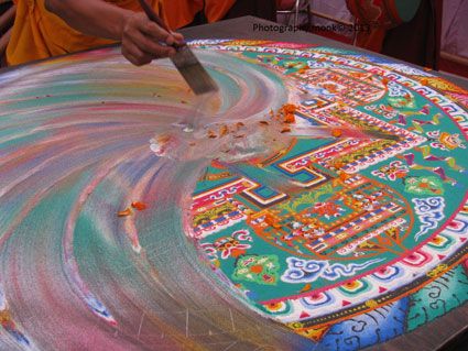 Tibetan Sand Mandala, Tibetan Mandala Art, Mandala Step By Step, Sand Mandala, Elephant Doodle, Mandala Paintings, Buddha Mandala, Tibetan Mandala, Tibetan Monk