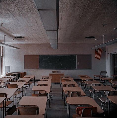 Schoolcore Aesthetics, Highschool Aesthetic Classroom, Gone Michael Grant, College Classroom, Classroom Interior, American High School, Forbidden Fruit, High School Classroom, Dream School