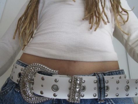 Chunky White Belt, Chunky Belt Y2k, Bedazzled Belt Y2k, White Bb Belt Outfit, Y2k Belt Aesthetic, White Studded Belt Outfit, White Y2k Belt, 2000 Belts, Chunky Belts 2000s