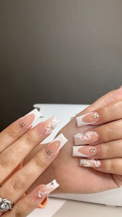 NAILS IN FRESNO, CA✨ DM TO BOOK! on Instagram: “graduation nails🤍🥹🥹 tapered coffin tips @nailstopshop__ ✨ • • •Use code “xEMILYx10” for money off your purchase ✨ • • • #nails #559nails…” 21st Bday Nail Ideas, Nails For Graduation Pictures, College Graduation Nails, Nails For Graduation, Graduation Nails Ideas, Tapered Coffin, Coffin Tips, Grad Nails, Graduation Nails