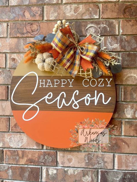 Simple Signs Diy, Happy Fall Y’all Door Hanger, Fall Wood Signs Door Hangers, Fall Round Door Hanger, Fall Wooden Round Door Signs, Boho Fall Door Hangers, Funny Fall Door Hangers, Diy Fall Door Signs, Fall Wood Wreath