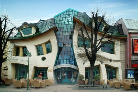 The crooked house in Poland is very famous because of its unique shape. It has become the most photographed object in the whole of Poland and one of the famous buildings in the world. Houses In Poland, Sopot Poland, Interesting Houses, Crooked House, Unusual Buildings, Modern Metropolis, Unusual Homes, Famous Buildings, Dream Places