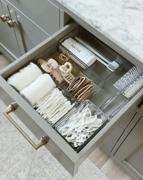 Bathroom Closet Organization Ideas, تصميم دورة مياه, Organiser Son Dressing, Rangement Makeup, Bathroom Drawer Organization, Bathroom Closet Organization, Bathroom Drawers, Closet Organization Ideas, House Organisation