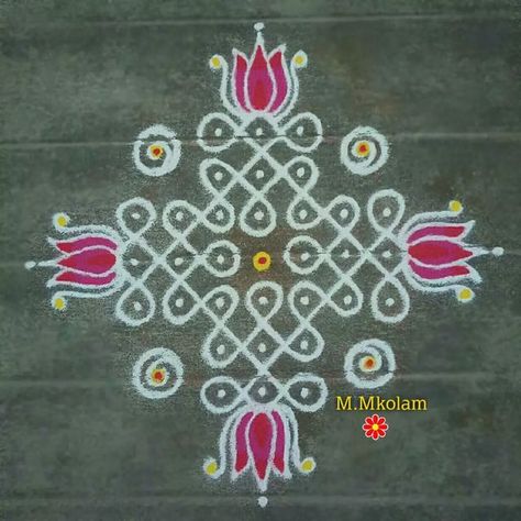 Pulli Kolam Design, Tamil Kolam, Tippudu Muggulu, Sankranti Muggulu, Muggulu Dots, Small Kolam, Indian Rangoli Designs, Dot Kolam, Chukkala Muggulu