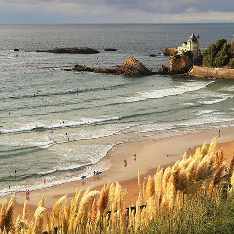 Basque Country, Summer Inspo, Aquitaine, West Coast, Places To Go, Road Trip, Favorite Places, Spain, Villa