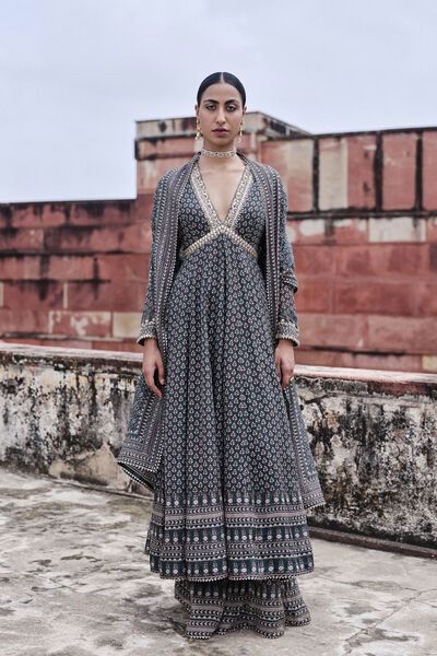 Anita Dongre, Pakistani Couture, Indian Couture, Sharara Set, Jodhpur, Designer Suits, Indian Dresses, Indian Outfits, Wedding Outfit