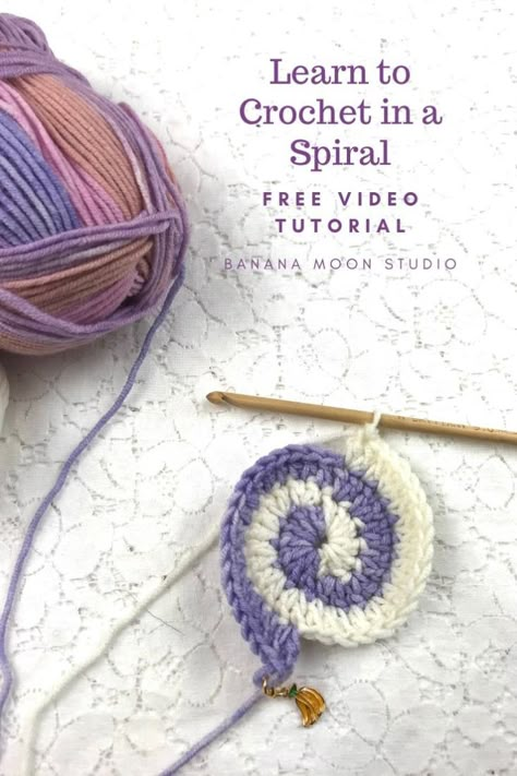 Learn to crochet a spiral with this video tutorial from Banana Moon Studio! #crochetspiralpattern #spiralcrochetpattern Crochet A Spiral, Spiral Crochet Pattern, Interweave Crochet, Spiral Crochet, Crochet Lessons, Learn How To Crochet, Freeform Crochet, Blanket Patterns, Crochet Stitches Tutorial