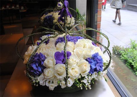 Crown Display, Jubilee Party, Rosé Portrait, Church Flower Arrangements, Floral Crowns, Chelsea Flower, City Garden, Chelsea Flower Show, London Bridge