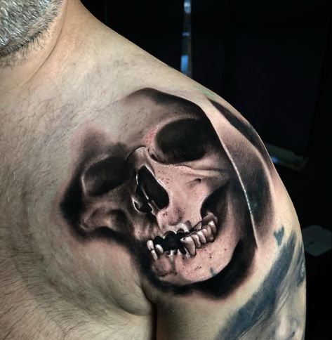 Skull shoulder spooky scary tattoo horror realism realistic black and grey by roseftattoo owner of nastyfoxtattoo bristol uk Realism Shoulder Tattoo, Skull Shoulder Tattoo, Skull Chest Tattoo, Hahaha Joker, Painless Tattoo, Tattoo Lettering Alphabet, Bull Tattoos, Scary Tattoos, Skull Designs