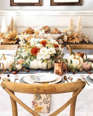 The 15 Most Beautiful Kitchens on Pinterest - Sanctuary Home Decor Beautiful Thanksgiving Table Settings, Farmhouse Lights, Simple Thanksgiving Table Decor, Simple Centerpieces Diy, Simple Thanksgiving Table, Ideas For Thanksgiving, Farmhouse Style Lighting, Setting Table, Table Decor Ideas