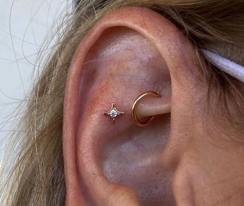 Ušný Piercing, Minimalist Ear Piercings, Unique Ear Piercings, Cool Ear Piercings, Pretty Ear Piercings, Cute Ear Piercings, Cool Piercings, Ear Style, Piercing Inspo