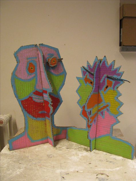 5e leerjaar Cardboard Art Sculpture, Middle School Projects, Cardboard Mask, Project Theme, Cardboard Sculpture, Paper Weaving, Sculpture Ideas, Cardboard Art, Cardboard Paper