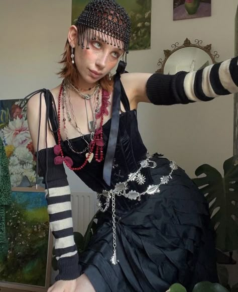 Liberty Mai, Leaf Belt, Arte Punk, Whimsy Goth, Rave Fashion, Witchy Fashion, Layering Outfits, Little Outfits, Indie Fashion