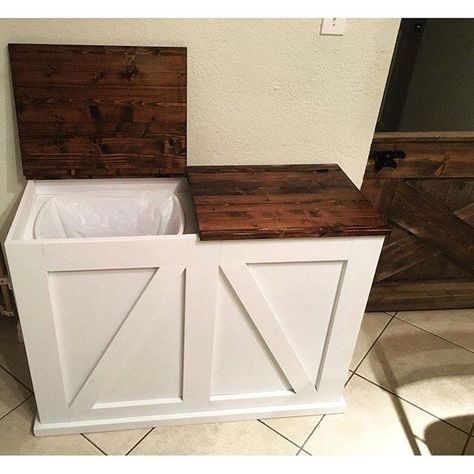 Double trash that's hidden! Now keeps it out of site but also prevents fur babies from getting in Trash And Recycling Bin, Recycle Trash, Night Stand, Recycling Bins, Decor Rustic, Diy Kitchen, Kitchen Organization, Design Interior, New Kitchen