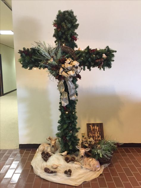 Cross Tree Christmas, Christmas Cross Decorations, Cross Christmas Decorations, Cross Christmas Tree Diy, Church Decor For Christmas, Church Foyer Christmas Decor, Christmas Altar Decorations Church, Christmas Crosses, Christian Christmas Tree