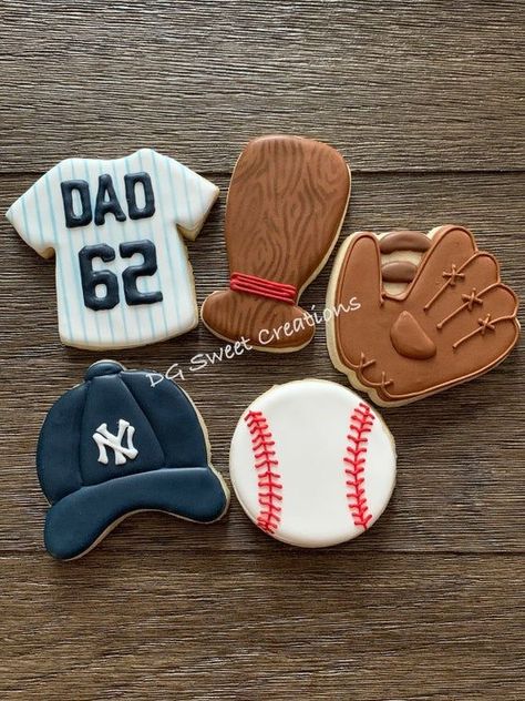 Baseball Birthday Cookies, Sports Cookies, Fathers Day Cupcakes, Baseball Cookies, Bats Cookies, Baseball Theme Birthday, Farm Cookies, Baking Recipes For Kids, Baseball Cake