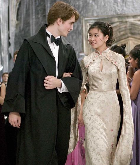 Cedric Diggory and Cho Chang at the Yule Ball (Harry Potter and the Goblet of Fire) Yule Ball Outfits, Harry Potter Yule Ball, Yule Ball Dress, Harry Potter Couples, Katie Leung, Harry Potter Goblet, Percy Weasley, Walburga Black, Film Harry Potter