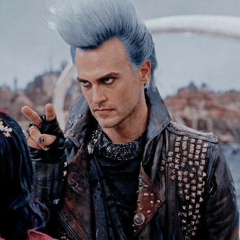 Hades Aesthetic, Chad Micheals, Descendants Characters, Disney Descendants Movie, Cheyenne Jackson, Disney Channel Descendants, Descendants Cast, Sam And Cat, Family Doctors