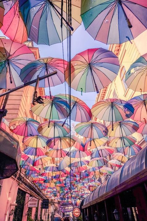 Angry People, Colorful Umbrellas, Umbrella Art, Trik Fotografi, Photography Wallpaper, Concrete Blocks, Aesthetic Iphone Wallpaper, Beautiful Wallpapers, Wall Collage