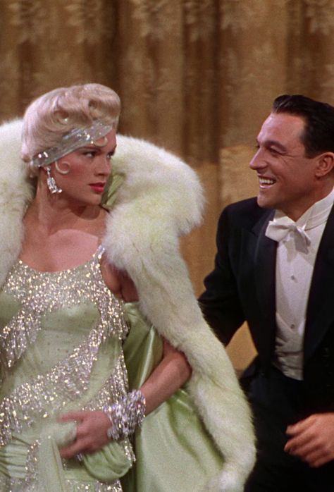 Jean Hagen as Lina Lamont & Gene Kelly as Don Lockwood - Singin' in the Rain Lina Lamont, Rain Costume, Vintage Hollywood Glamour, Rita Moreno, Hollywood Studio, Debbie Reynolds, Old Hollywood Movies, Gene Kelly, Guys And Dolls