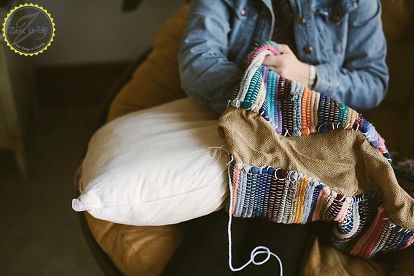 DIY pillows using dollar store rugs. Give your living room a whole new look with this simple pillow transformation. diy | diy home decor | boho pillows | dollar store decor | boho decor | budget decor | diy budget home decor | dollar store | rugs | pillows | throw pillows Ikea Area Rugs, Easy Throw Pillows, Boho Floor Pillows, Chic Room, Boho Rugs, Diy Boho Decor, Boho Floor, Pillow Tutorial, Old Pillows