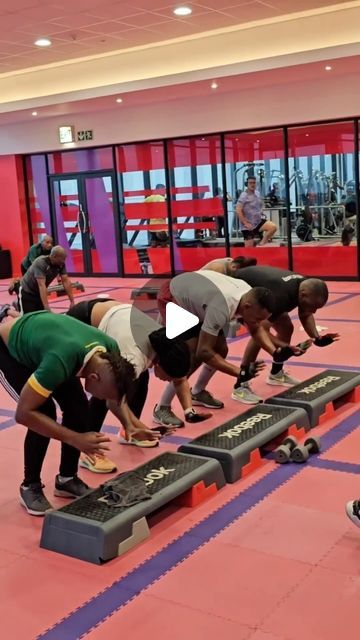 Sindi Zuma on Instagram: "𝐔𝐬𝐞 𝐲𝐨𝐮𝐫 𝐛𝐫𝐚𝐢𝐧 𝐩𝐨𝐰𝐞𝐫💥⚡️✨ @virginactivesa" Step Exercises Workouts, Step Aerobics Workouts, Steps Exercises Workouts, Step Aerobics For Beginners, Aerobic Stepper Workout Beginner, Step Aerobics Moves, Hiit For Beginners, Beginner Workout Schedule, Step Aerobic Workout