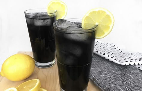 Black Lemonade Recipe, Black Lemonade, Hangover Prevention, Cleansing Drinks, Black Food, Detoxify Your Body, Lemonade Recipes, Halloween Drinks, Samos