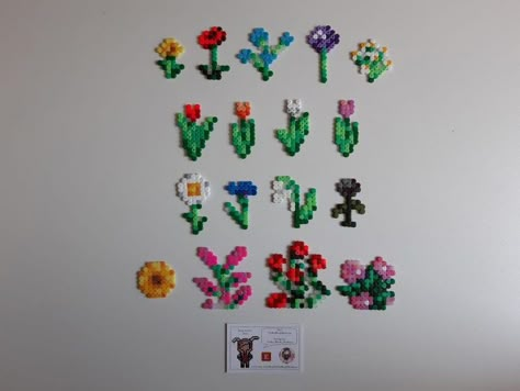 Rose Perler Beads, Minecraft Flowers, Minecraft Beads, Oxeye Daisy, Perler Beads Ideas, Hamma Beads Ideas, Pixel Beads, Pearl Beads Pattern, Easy Perler Beads Ideas