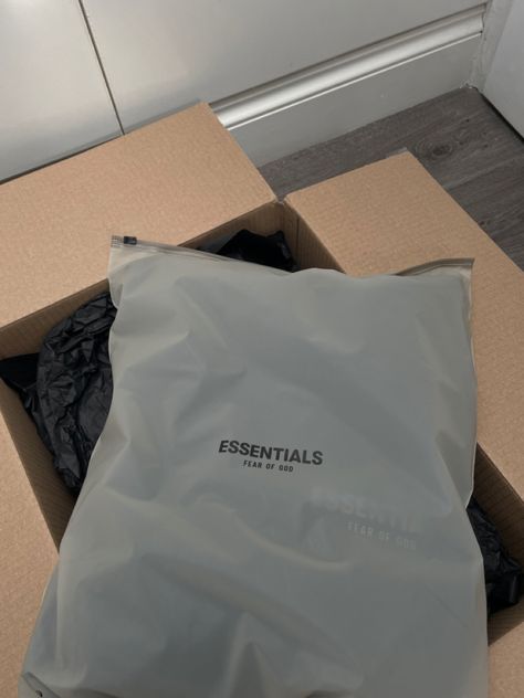 Clothing Brand Shipping Packaging, Clothing Brand Packages Aesthetic, Clothing Packaging Aesthetic, Streetwear Packaging Ideas, Clothing Line Packaging, Clothes Package Design, Cloth Packaging Design, Apparel Packaging Design, Small Business Clothing Packaging