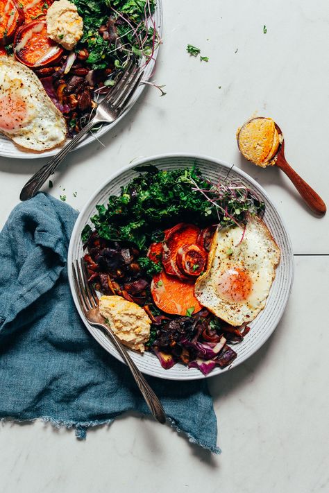 The Simple but GOOD Breakfast Bowl! 20 minutes, TONS of veggies, runny egg! #sweetpotato #minimalistbaker #glutenfree #breakfast #recipe Sauteed Sweet Potatoes, Egg And Grapefruit Diet, Good Breakfast, Egg Diet Plan, Broccoli Sprouts, Minimalist Baker, Food Photoshoot, Huevos Fritos, Cooking Sweet Potatoes