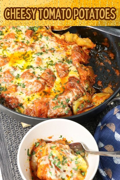 cheesy tomato potatoes on a table in the pan and a small serving dish Potatoes And Tomato Sauce, Potatoes And Tomatoes Recipes, Potato Tomato Recipe, Fresh Tomato Recipes, Tomato Basil Sauce, Baked Tomatoes, Side Dish Recipes Easy, Stewed Tomatoes, Summer Cooking