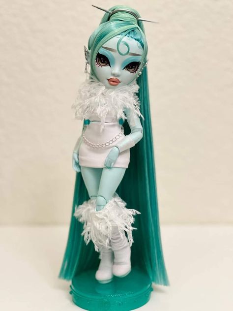 Rainbow High Display, Rainbow High Restyle, Rainbow High Custom, Doll Restyle, Doll Customs, Doll Customization, Monster High Doll Clothes, Dolls Cute, Walpapers Cute