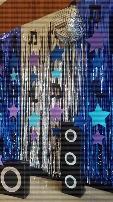 Retro Theme Party, Pop Star Party, Decades Party, 70s Party Theme, Disco Theme Party, 80s Party Decorations, Homecoming Themes, 80s Birthday Parties, 70s Disco Party