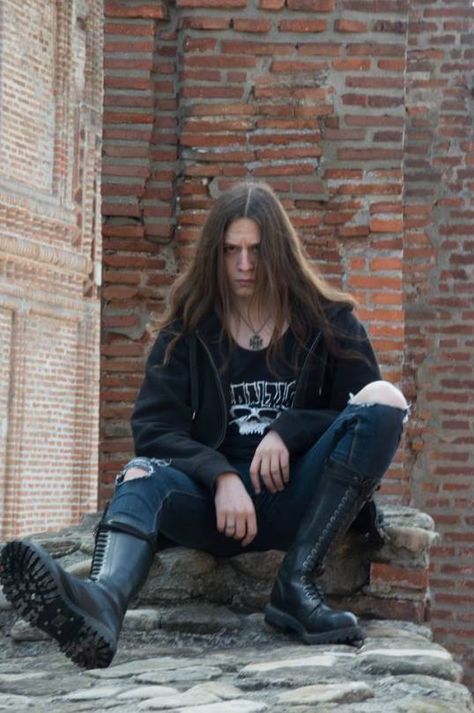 Metalhead Fashion, Metalhead Guy, Hot Emo Guy, Metal Outfit, Masc Outfits, Ideal Man, Metal Fashion, Long Hair Styles Men, Dark Fashion