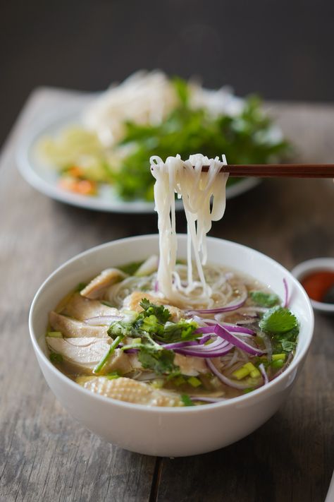 Phở Gà Recipe (Vietnamese Chicken Phở) Pho Recipe Easy, Pho Ga Recipe, Spaghetti With Ground Beef, Vietnamese Chicken, Chicken Pho, Pho Recipe, Pho Soup, Viet Food, Asian Soup