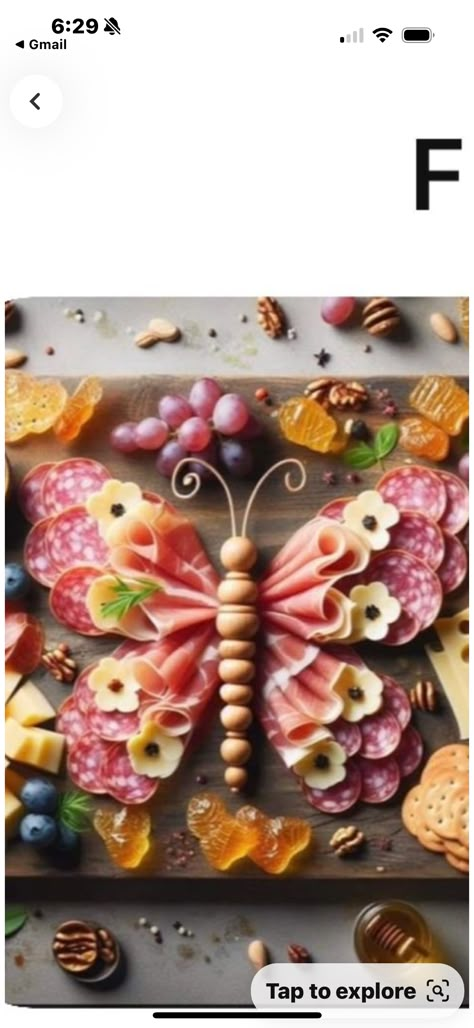 Charcuterie Board Meats, Charcuterie Appetizers, Charcuterie Ideas, Decorações Com Comidas, Food Art For Kids, Amazing Food Decoration, Party Food Buffet, Amazing Food Art, Charcuterie Platter