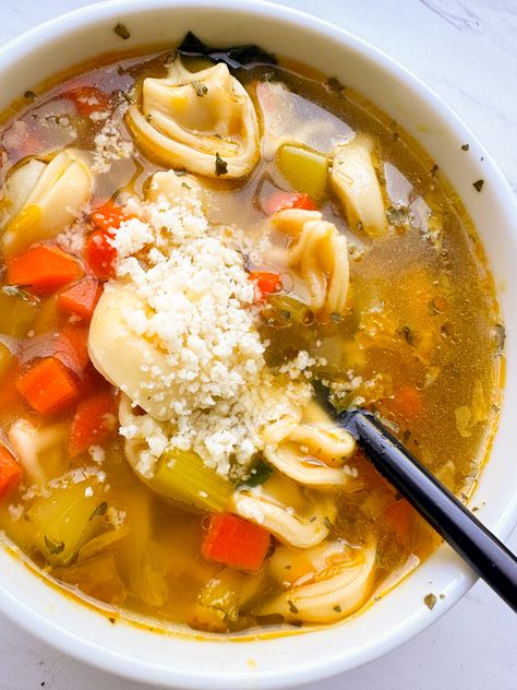 Tortellini Soup Broth Based, Tortellini En Brodo Soup Recipes, Best Tortellini Soup Recipes, Tortellini En Brodo, Brodo Recipe, Soup Tortellini, How To Make Tortellini, Cheese Tortellini Soup, Foods Dinner