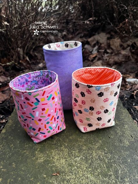 Fabric Drink Can Cozy Made with HeatnBond Liquid Vinyl - Therm O Web Cup Sleeve Template Free Printable, Cup Cozy Sewing Pattern, Diy Coffee Sleeve, Koozie Pattern, Cup Sleeve Pattern, Can Cozies, Mason Jar Cozy, Beer Cozy, Coffee Cozies