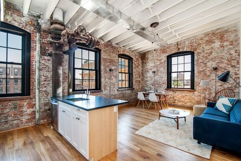 Listings have launched at the Soda Factory Lofts in Williamsburg, the former home of the Brooklyn Bottling Company and Dr. Brown's Soda. Ny Loft Apartment, Williamsburg Apartment, Building Design Ideas, Ny Loft, Loft Style Apartments, Warehouse Loft, Nyc Loft, New York Loft, Loft Interior Design