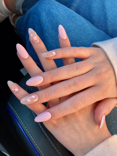 Light Pink Nails For Wedding, Light Pink Nails Wedding, Prom Nail Inspo Pink, Blush Prom Nails, Pink Sweet 16 Birthday Nails, Sweet 16 Birthday Nails Short, Sweet 16 Nails Almond, Sweet 16 Nail Ideas Pink, Pink Sweet 16 Nails Short