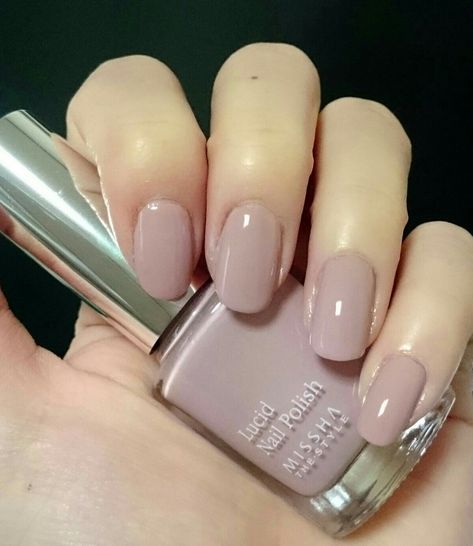 Light Purple Nail Polish, Mauve Nail Polish, Pinkish Purple Color, Nail Polish Style, Light Purple Nails, Mauve Nails, Nagellack Trends, Dusty Lavender, Purple Nail Polish