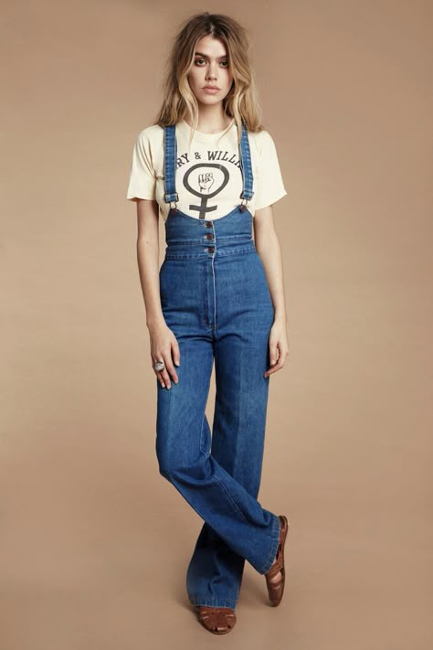 Sew these!!! 70s Overalls Outfit, 70s Overalls, Bib And Brace Overalls, Hslot Outfit Ideas, Jumpsuit Outfit Casual, 1970s Women, Cripple Creek, 70s Inspired Fashion, Overalls Outfit